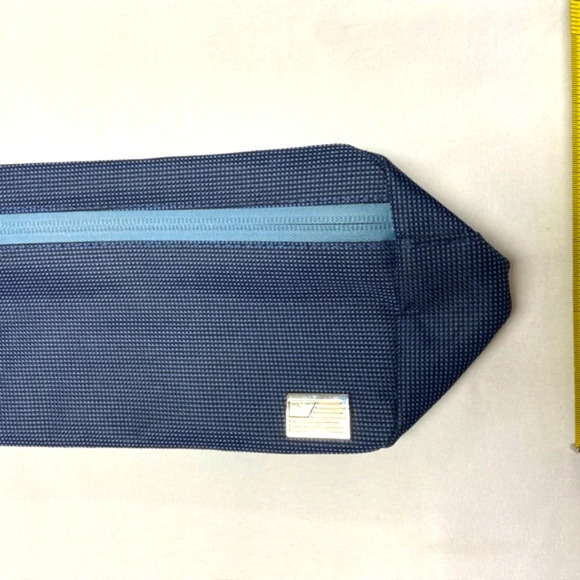 Travel Case with Waterproof  Lining ✈️🪒 - Picture 5 of 6